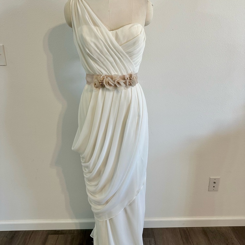 Vera Wang Elegant White Draped Wedding Gown